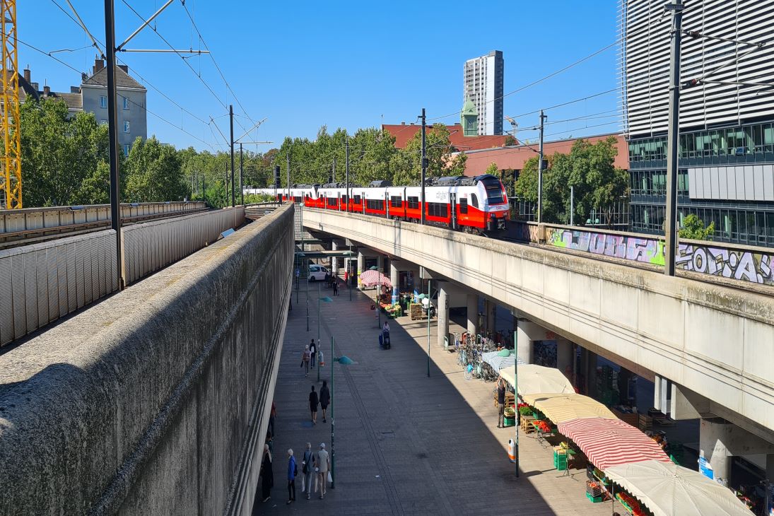 © ÖBB/Sigfried Herzog Vorplatz Wien Herzog